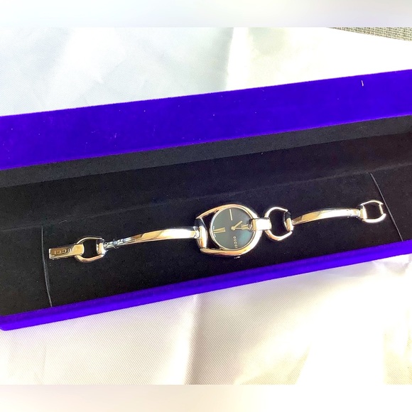 Ladies GUCCI distinctive design watch ❤️‍🔥🌹 - Picture 8 of 14